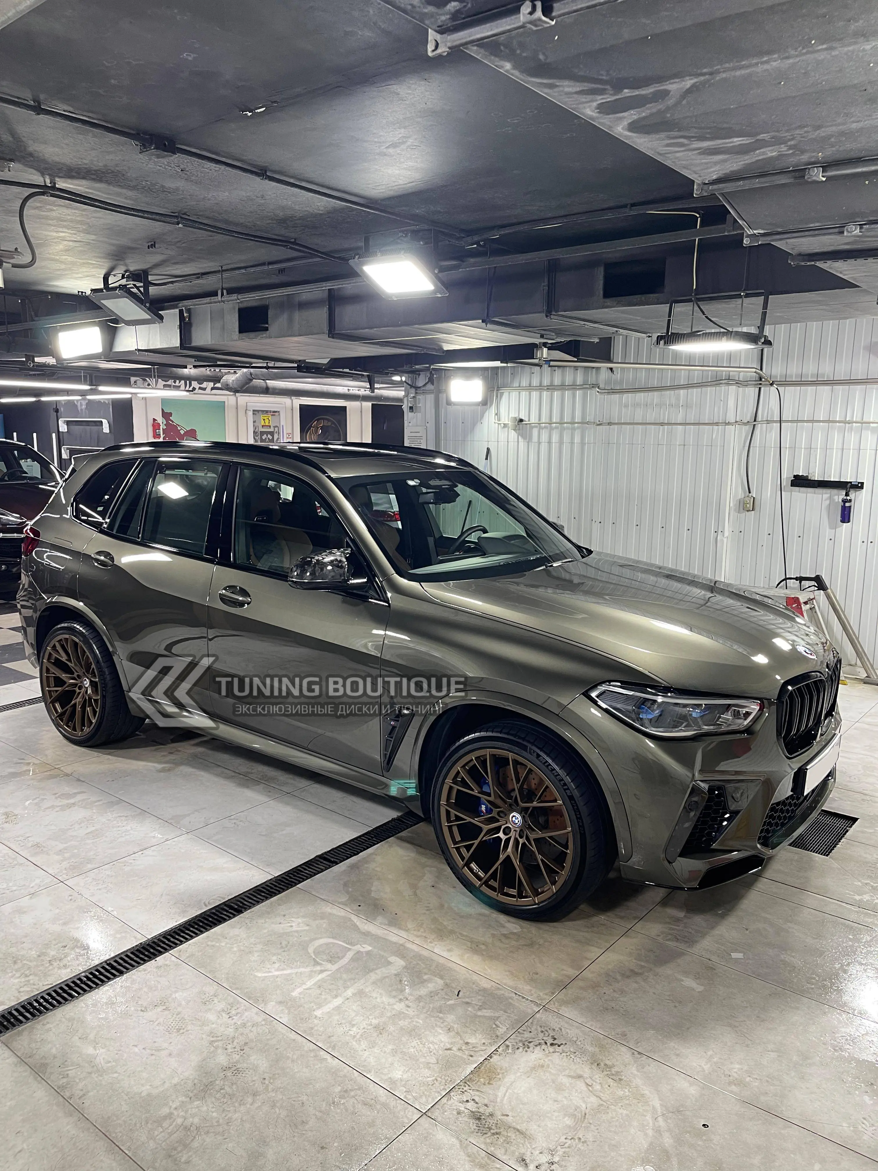 BMW X5M F95 на 22" кованых дисках нашего производства фото 2
